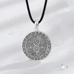 collier rune avec motif de loup