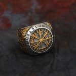 bague avec motifs runiques