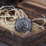bague en métal force du valknut