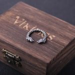 bague Fafnir ornée de motifs nordiques