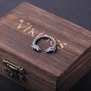 bague Fafnir ornée de motifs nordiques