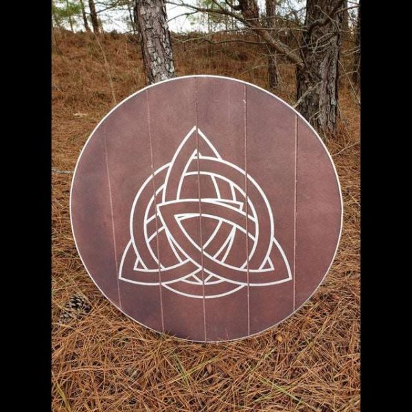 bouclier triquetra en métal