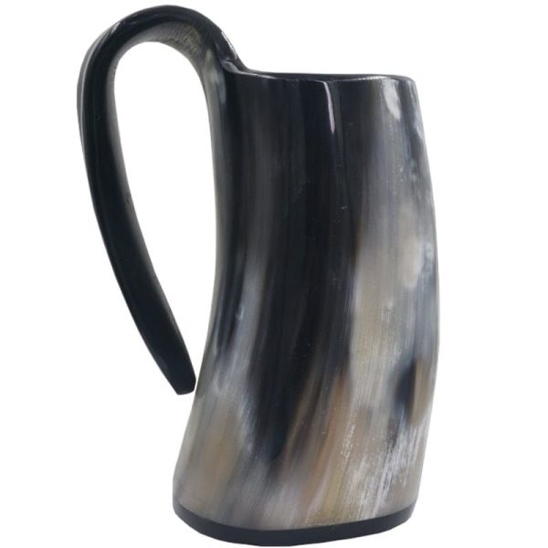 chope de bière en corne de bœuf sombre