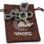 collier en acier inoxydable motif marteau de Thor et têtes de loups