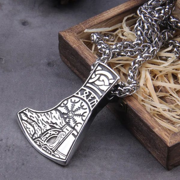 collier hache viking