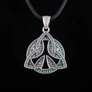 collier triquetra en argent