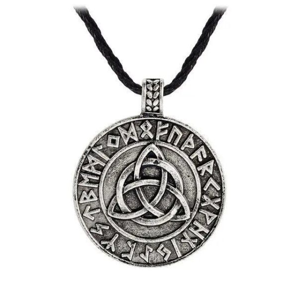 collier viking triquetra runes